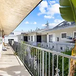 Modern Furnished 2 Bedroom In West La