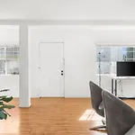 Modern Furnished 2 Bedroom In West La