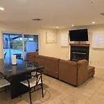 4 Bedroom West Hills Charmer With Pool And Jacuzzi