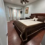 Charming 3-Bedroom 2-Bathroom House In North Hollywood