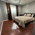 Charming 3-Bedroom 2-Bathroom House In North Hollywood