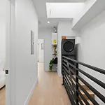 Modern Spacious Home With Parking & Fully Equipped Kitchen #3