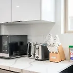 Modern 5Br Home With Full Amenities & Parking #2