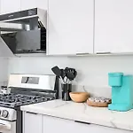Modern 5Br Home With Full Amenities & Parking #2