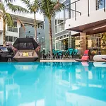 Beverly Grove Chic City Oasis 2 Bedroom Apt With Den 138