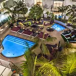 Beverly Grove Chic City Oasis 2 Bedroom Apt With Den 138