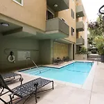 Beverly Hills Penthouse 2 Bedroom Apt With Parking 407