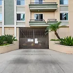 Beverly Hills Midle City 1 Bedroom Apt With Parking 202