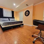 3 Bedroom Guest Suite First Floor Unit With Nice Patio Area Right Next To The Mrc Hotel 10 Minutes From Rodeo Drive Washer Dryer Wifi And More
