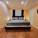 3 Bedroom Guest Suite First Floor Unit With Nice Patio Area Right Next To The Mrc Hotel 10 Minutes From Rodeo Drive Washer Dryer Wifi And More