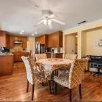 Covello Charming Room Prime Location Exceptional Amenities