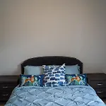 Lux 2 Bedroom In Woodland Hills