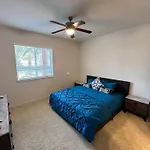 Lux 2 Bedroom In Woodland Hills