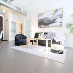 Cozy 2 Bedroom Retreat In Vibrant Dtla Awaits!