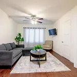 Charming 1-Bedroom Near Beverly Hills & Pico Dining