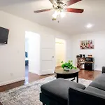 Charming 1-Bedroom Near Beverly Hills & Pico Dining