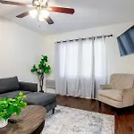 Charming 1-Bedroom Near Beverly Hills & Pico Dining