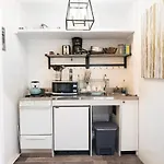 Comfortable Beverly Hills Studio Near Rodeo Drive