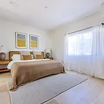 Modern Villa W Jacuzzi Sauna&Garden