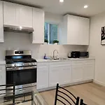 Newly Built 2 Bedroom Home By Beverlywood A Area Wi-Fi Tv Parking