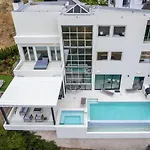 Stunning View 3-Br Home Hollywood Vista & Infinity Pool