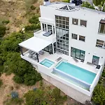 Stunning View 3-Br Home Hollywood Vista & Infinity Pool