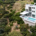 Stunning View 3-Br Home Hollywood Vista & Infinity Pool