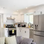 Cozy La Retreat Near Usc Steps To Koreatown & Downtown