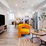 Chic & Comfortable Space Near Downtown La & Usc