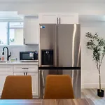 Chic & Comfortable Space Near Downtown La & Usc