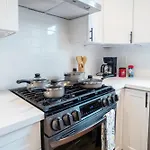Chic & Comfortable Space Near Downtown La & Usc