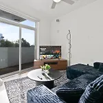 Elegant And Comfortable Studio Apartment In Beverly Hills