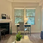 Surfs Up! Cozy 1 Bedroom Condo With Fountain View