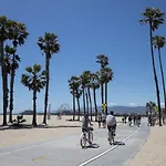 Santa Monica 2 Bed/ 2 Bath