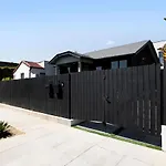 Westminster Bungalow - Front House With Private Entrance