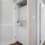 Location Walk To The Beach Chic Condo!