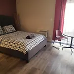 Beverly Hills Suite With Balcony
