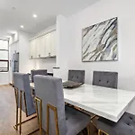 4Br Townhouse With Free Parking & Fast Wifi