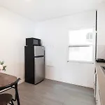 Ground-Floor 1-Bedroom By Beverly Hills Steps From Restaurants, Cafes And Shopping