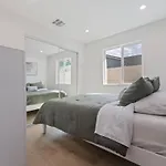Laurel Canyon Getaway