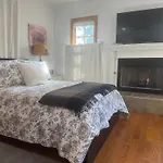 Cozy Brentwood Glen Guest Suite
