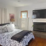 Cozy Brentwood Glen Guest Suite