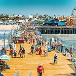 Spacious 2Br Near Santa Monica Beach, Walk Everywhere!