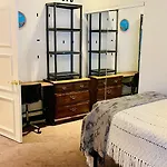 Women Only Oasis In City Center Private Bedroom Large Estate View Pool Encino Hills Sherman Oaks 405-101 Xsepulveda