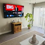 Prime Beach Apartment I Free Parking
