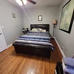 3 Bedroom 2 Bath Home With Jacuzzi Near Beverly Hills, Wi-Fi, Jacuzzi, Roku, Bbq, Giant Games Family Fun