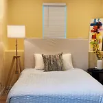 Hollywood Hills Haven-Guest House