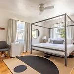 Charming 1920S Cottage On A Quiet Cul-De-Sac