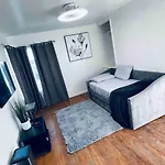 Beautiful Private Upstairs Studio - Usc, Lax, Sofi