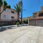 Perfectly Located Pico Robertson 3 Bedroom Apartment Walk To Restaurants Wifi Tv Game Console Parking 5 Minutes To Rodeo Drive